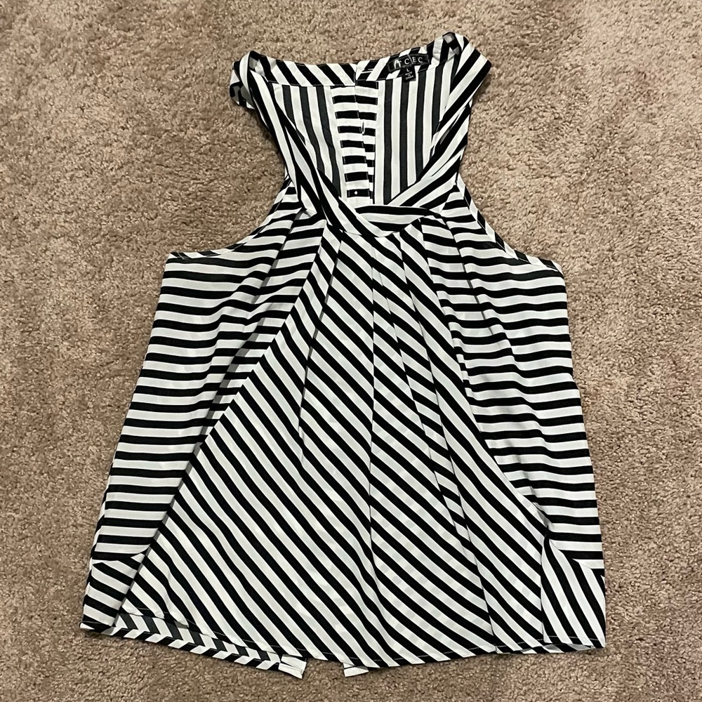 Black and White Striped Sleeveless Top (L)